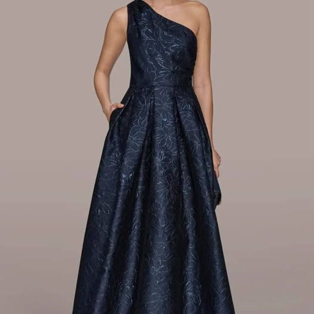 Donna Karan METALLIC FLORAL-JACQUARD ONE-SHOULDER BALL GOWN